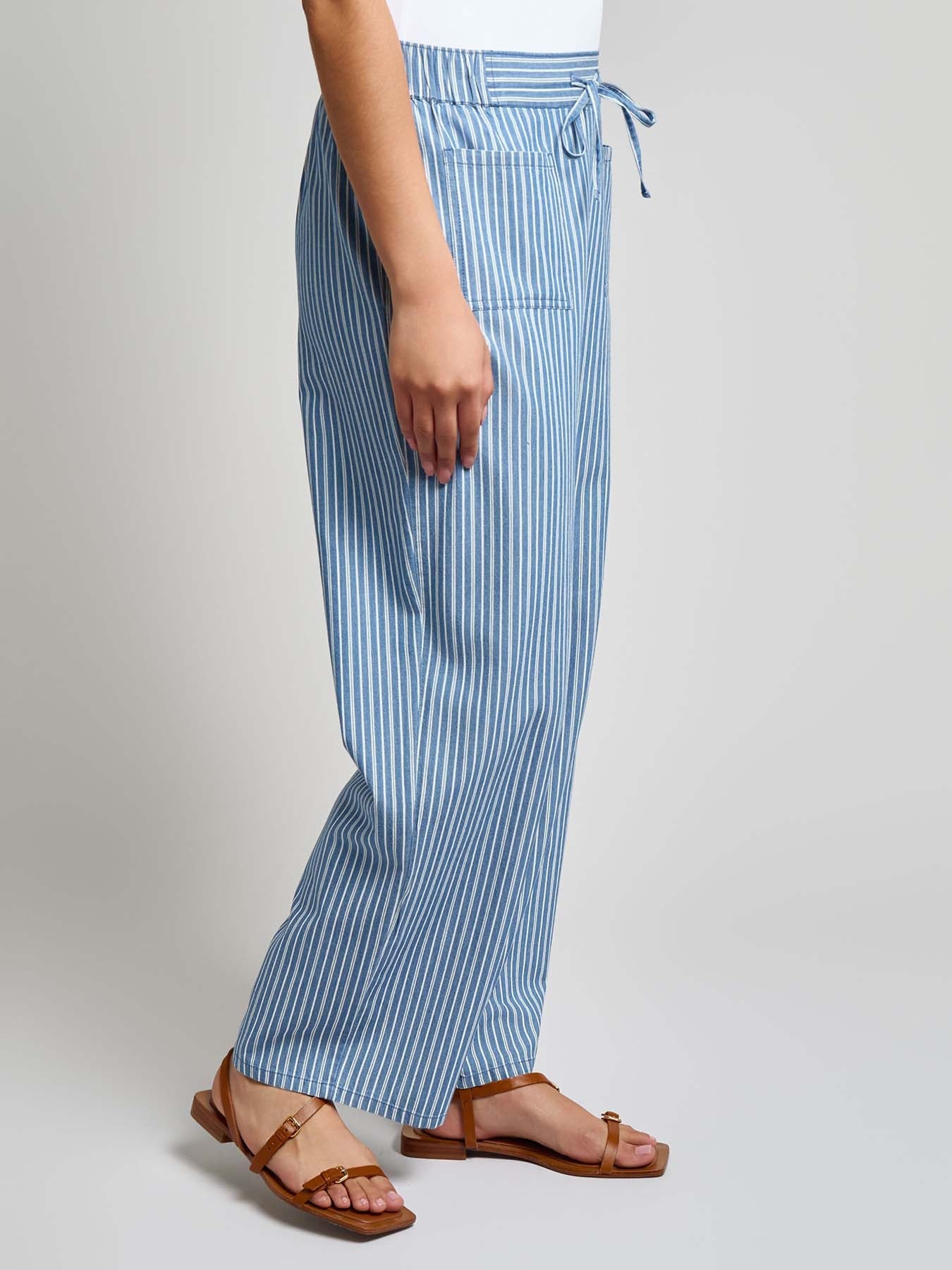 Drawstring Patch Pocket Pull-On Pant